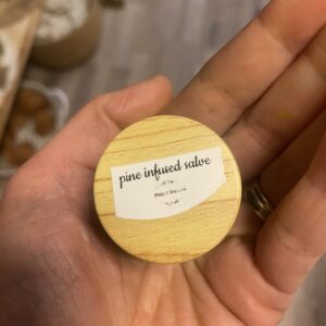 Pine infused zalf klein